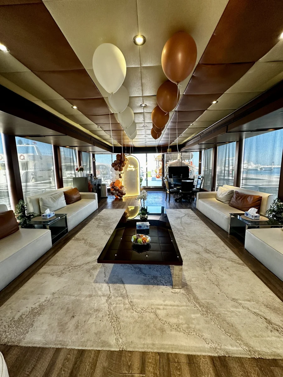 Royal Home lounge